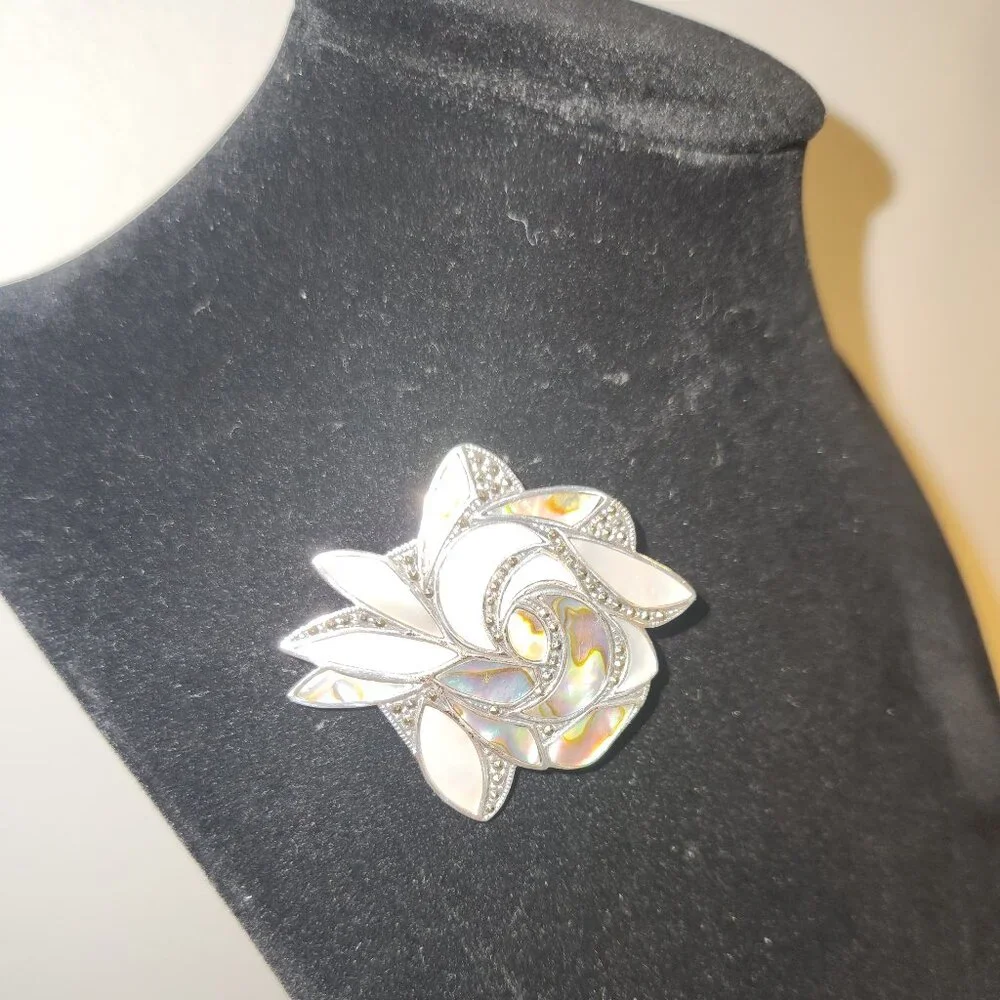 Vintage Abalone 925 Silver Floral Brooch w/Insignia on the Back - Picture 3 of 4